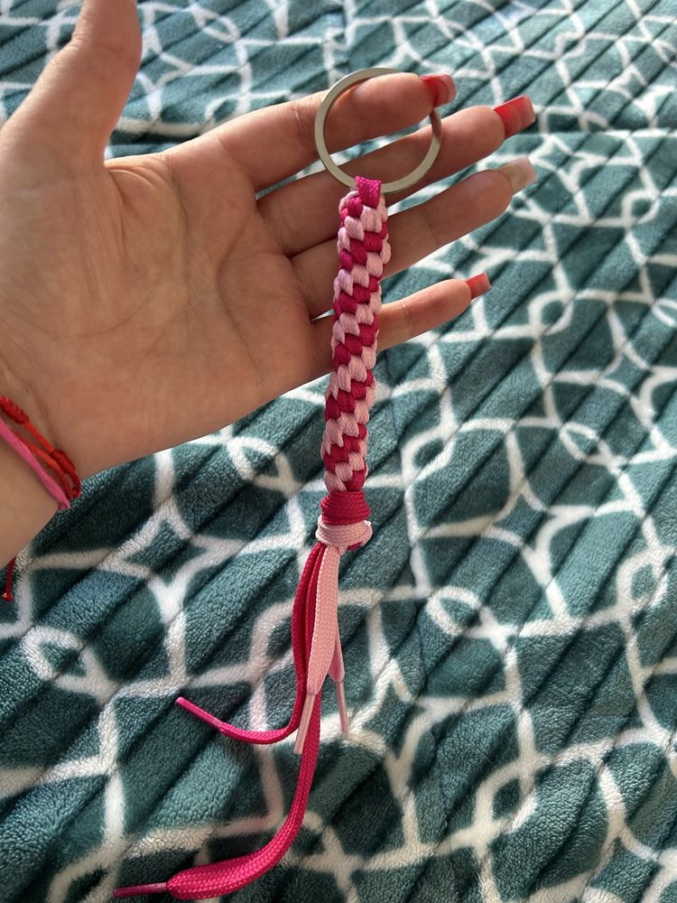 Porta chaves em rosa choque e rosa claro