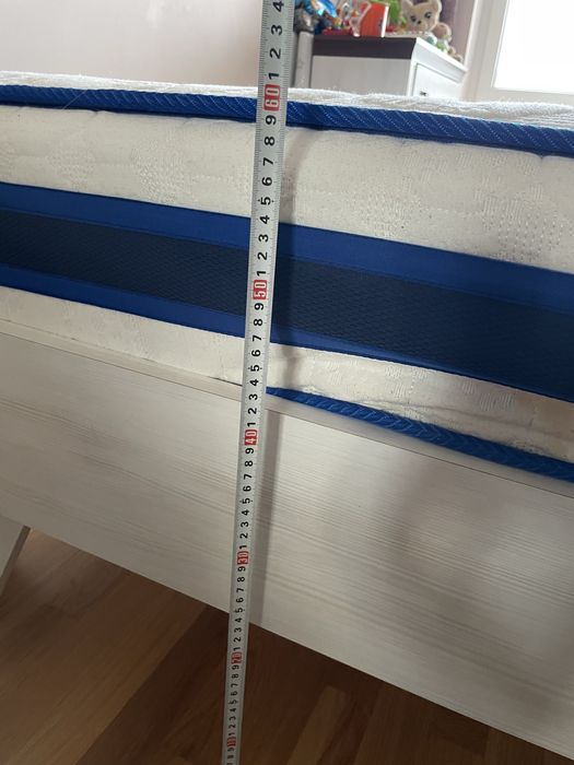 Ліжко двох спальне з матрацом та двома тумбочками