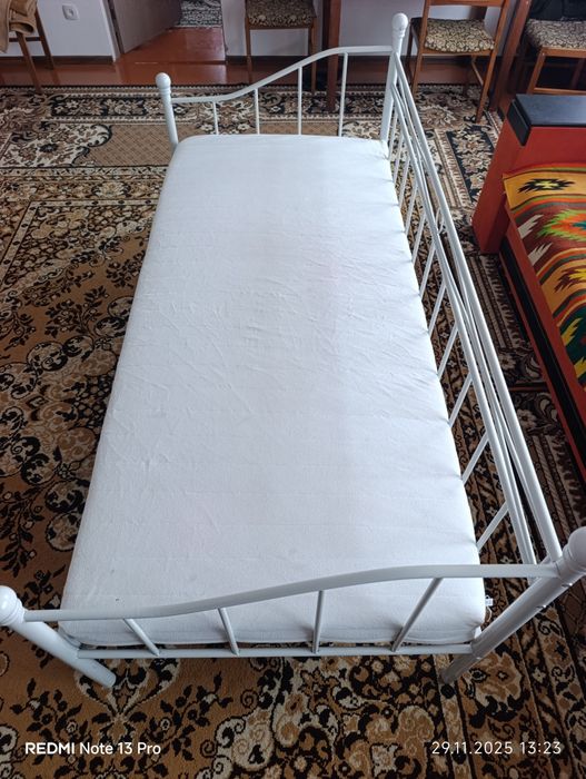 Ліжко з ламелями та матрацом 200*90