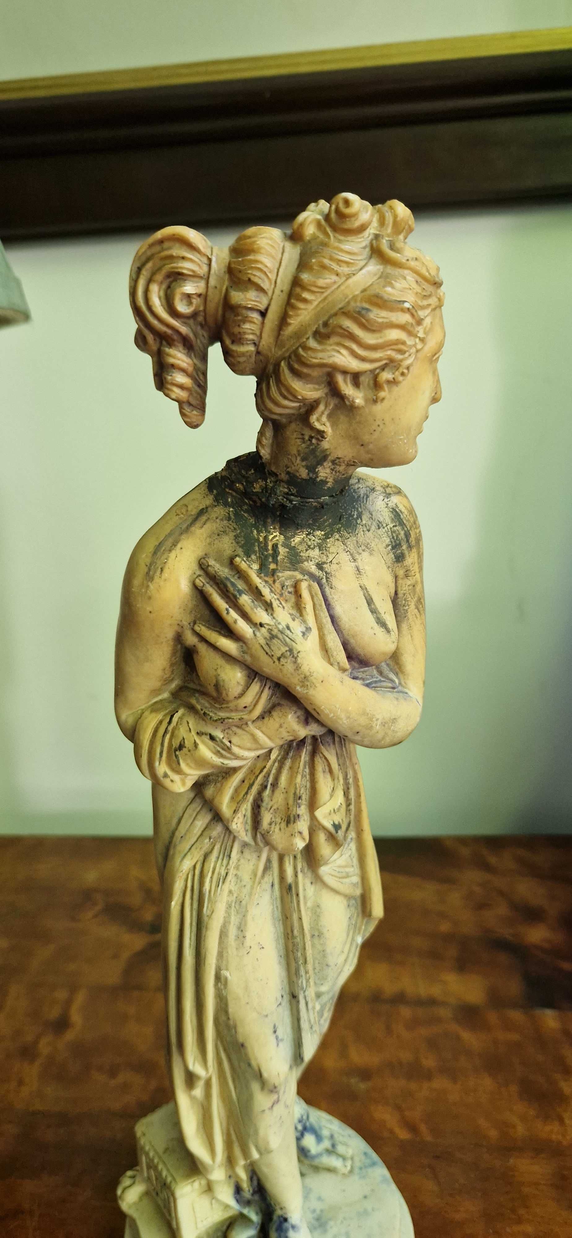 Rzezba Wenus sygnowana A. Santini Italy alabaster antyk dekor