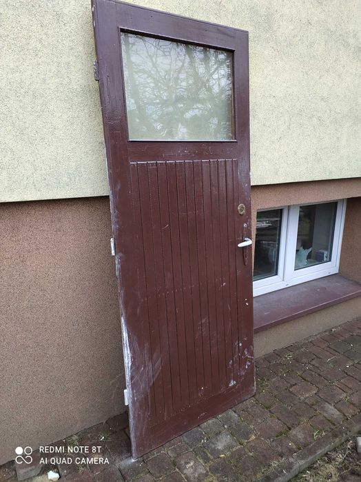 Drzwi drewniane, stare i ciężkie