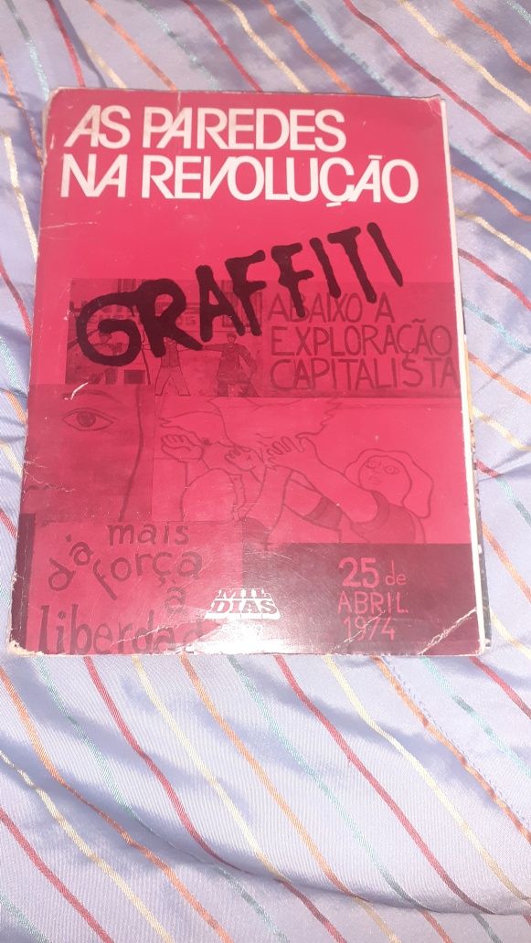 As paredes da revolução Graffiti livro raro murais 25 Abril fotografia