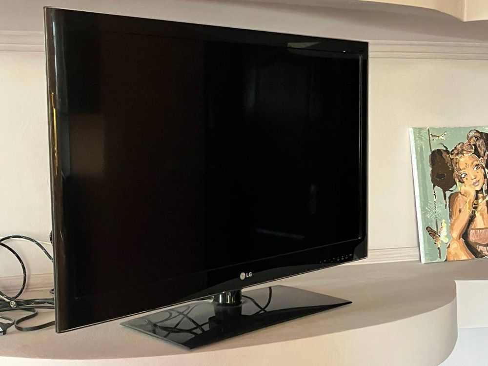 Телевізор LG 37LV5590