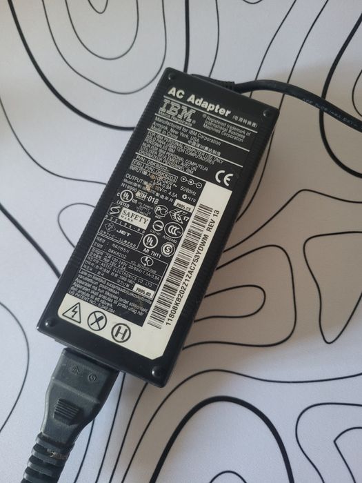 Retro laptop IBM ThinkPad R50e