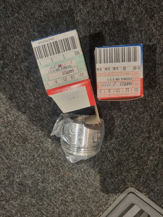 tłok oryginał evinrude 9.9 silnik zaburtowy