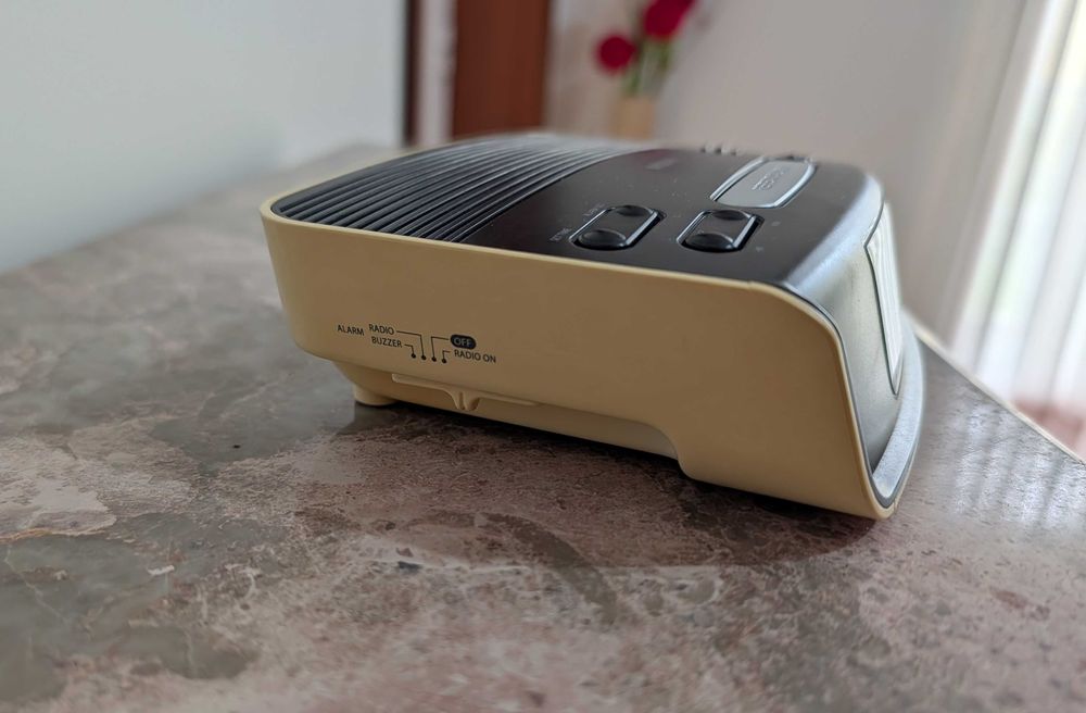 Rádio Relógio Philips – Funcional e em bom estado