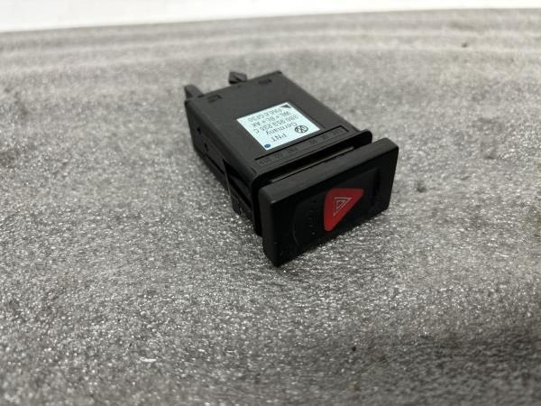 Botão / interruptor 4 piscas VOLKSWAGEN Passat (3B2)