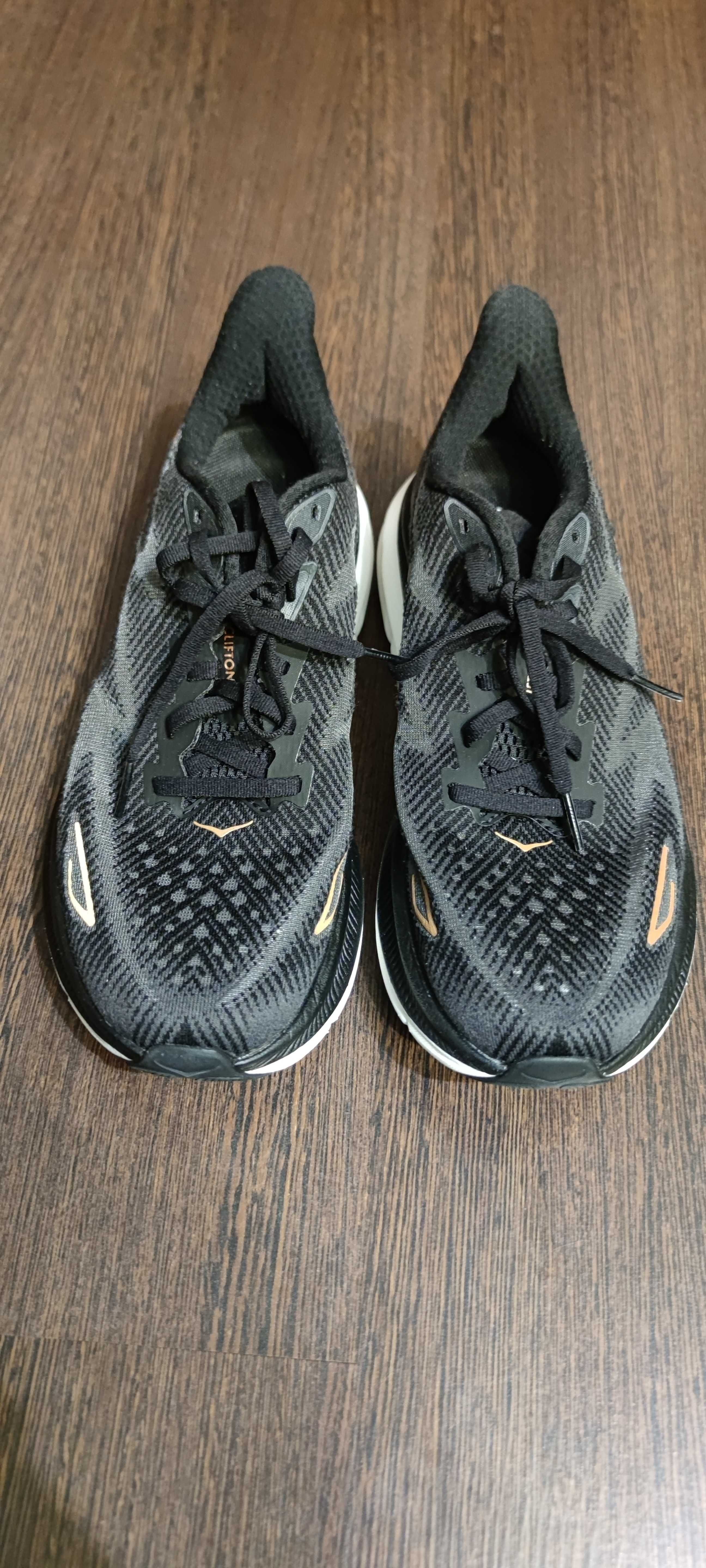 Кросівки Hoka Clifton 9.   Р 41 1/3.  26см