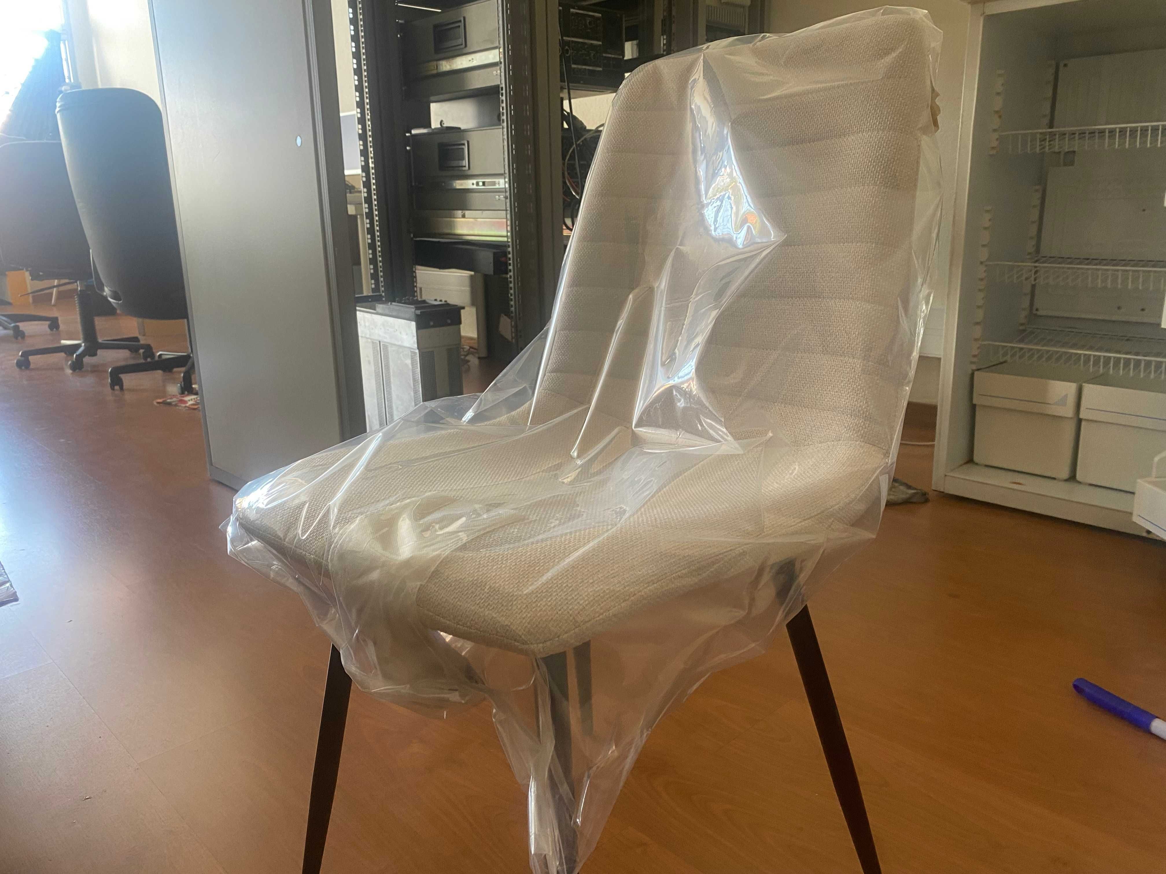 Conjunto 4 Cadeiras para mesa de sala de jantar novas estofado bege
