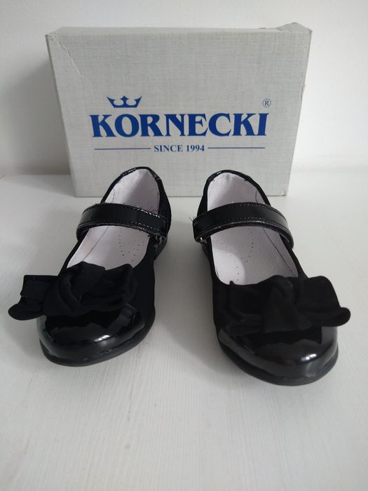 Czarne eleganckie balerinki z kokardkami 27 Kornecki