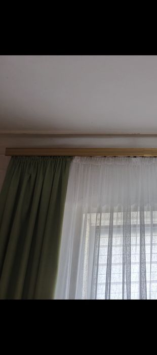 Продам металевий карниз .