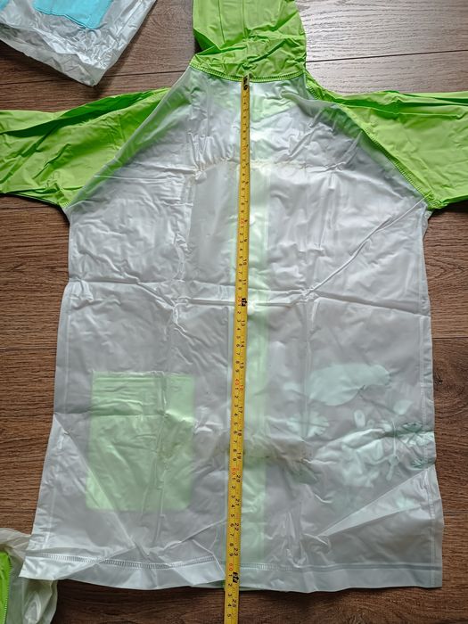 Дождевик ,плащ с капюшоном на кнопках  новыйна ребенка 110-130см