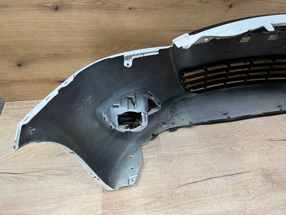 Zderzak przedni Suzuki Swift Mk7