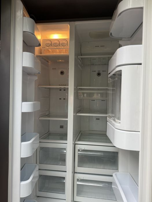 Холодильник Side by side -Samsung