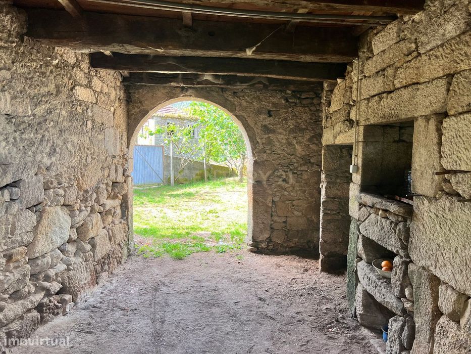 Casa para renovar em Arcozelo das Maias, com 400 m² de área construída