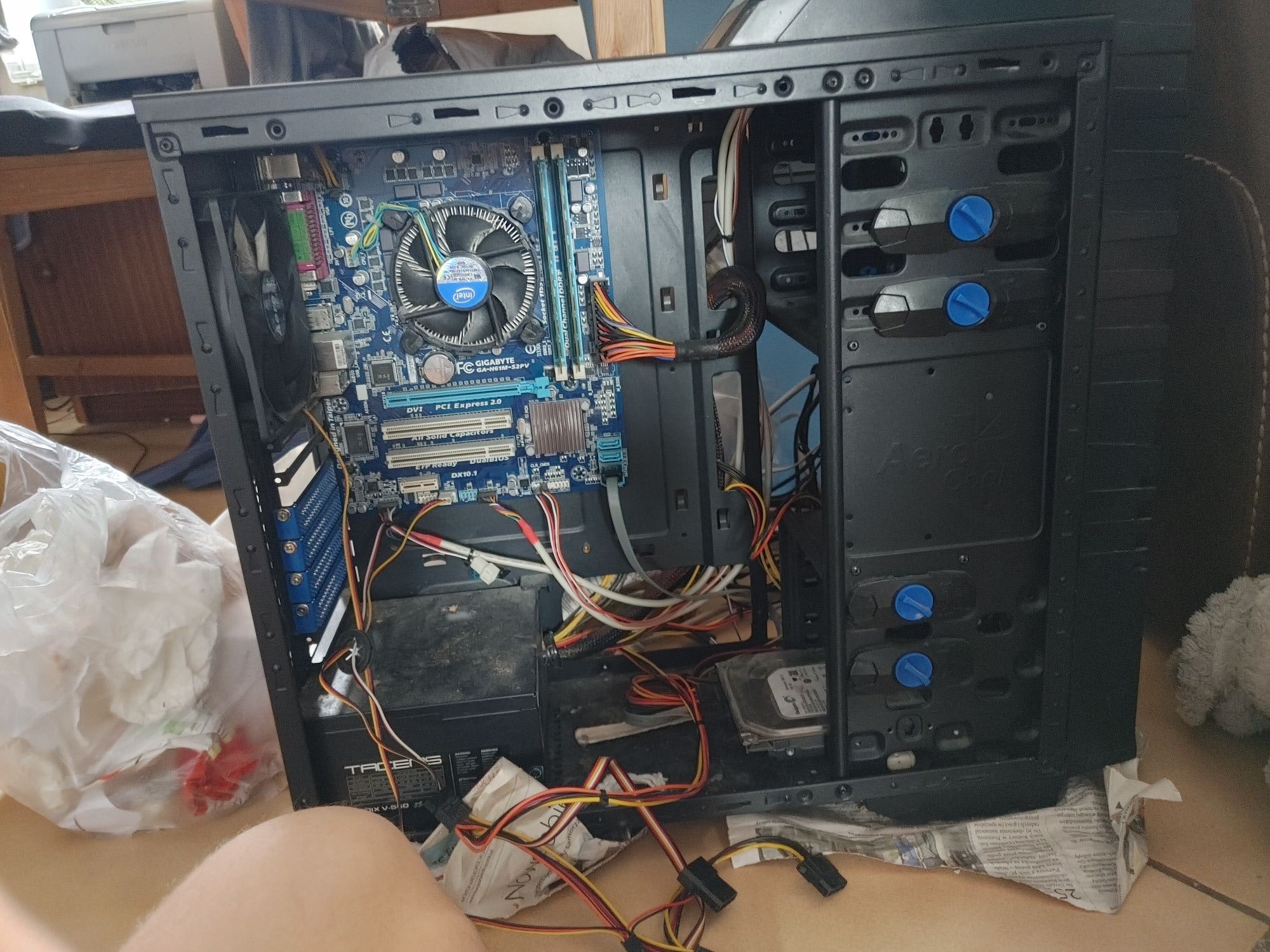 Komputer intel Core i5 obudowa Aerocool 3 wiatraki 12cm. 500gb nagrywa