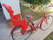 Bicicleta com cadeira infantils
