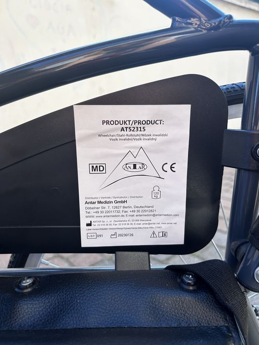 Wózek inwalidzki z funkcją rozkładania na płasko