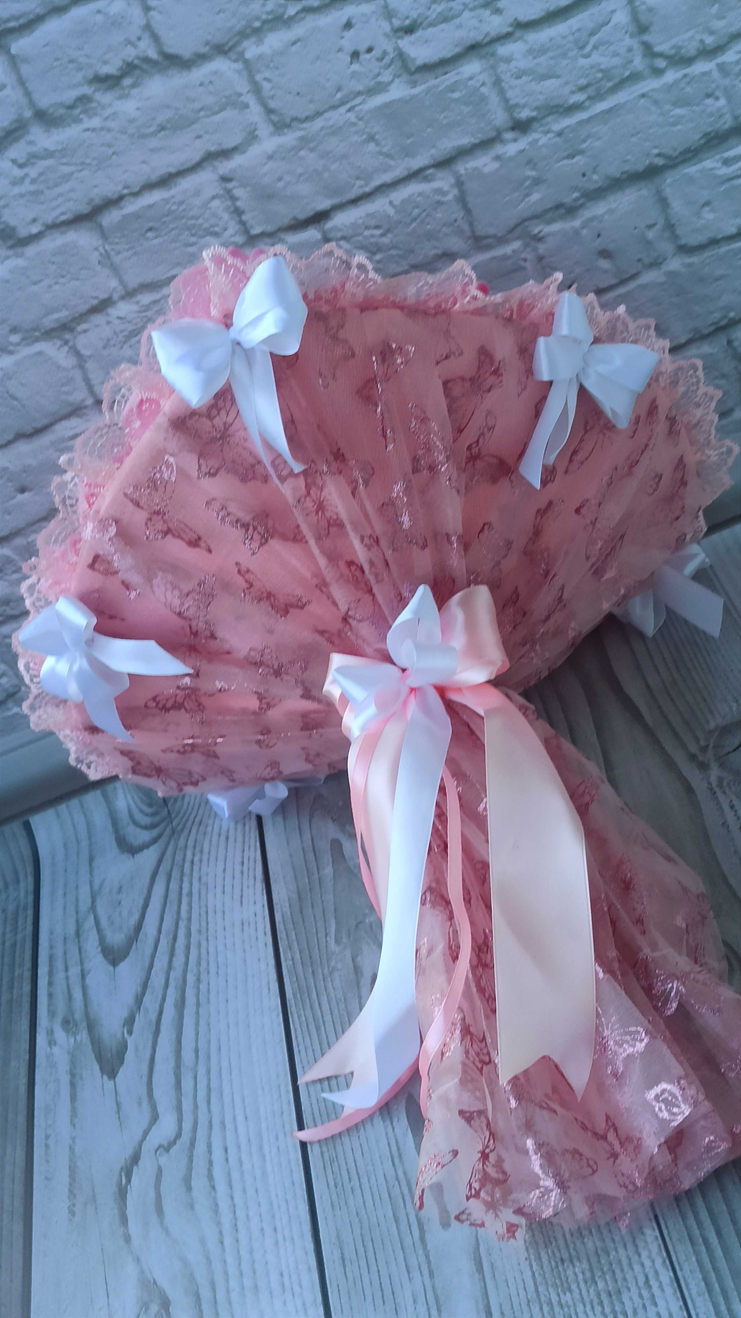 Великий рожевий букет із цукерками Rafaello на 8 березня из конфет