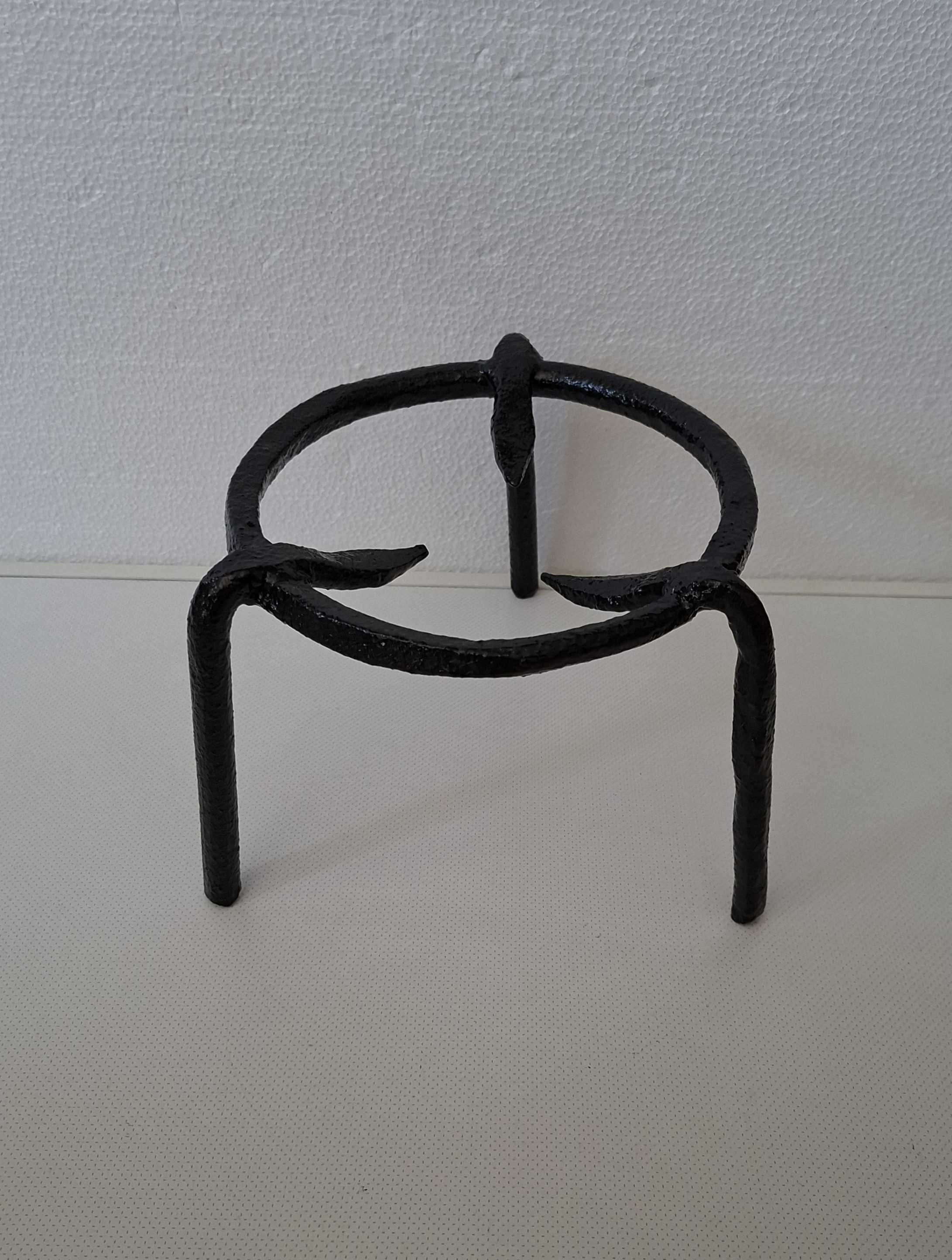 Trempe em ferro redonda com 20x15cm, muito antiga