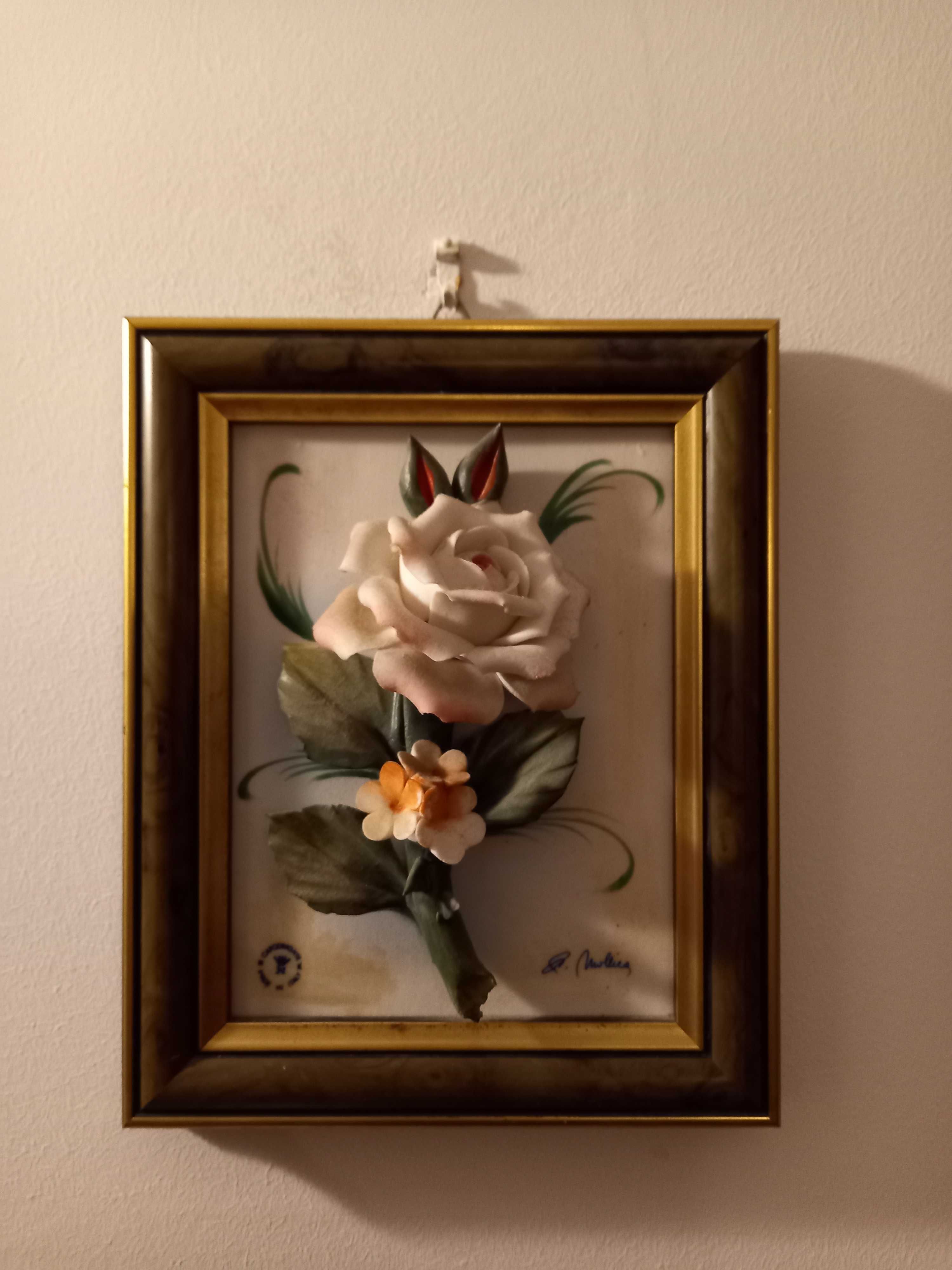 Quadros com rosas e pássaros em porcelana artesanal