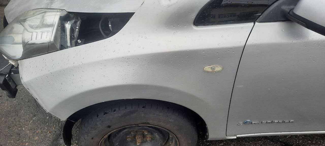 Крила передні праві та ліві на Nissan Leaf 2010-2024