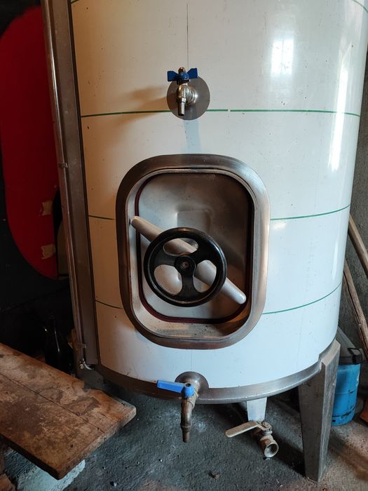 Cuba de inox capacidade de 600 litros