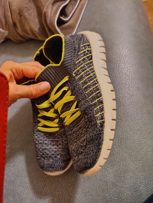 Кросівки -устілка 22 см + одяг