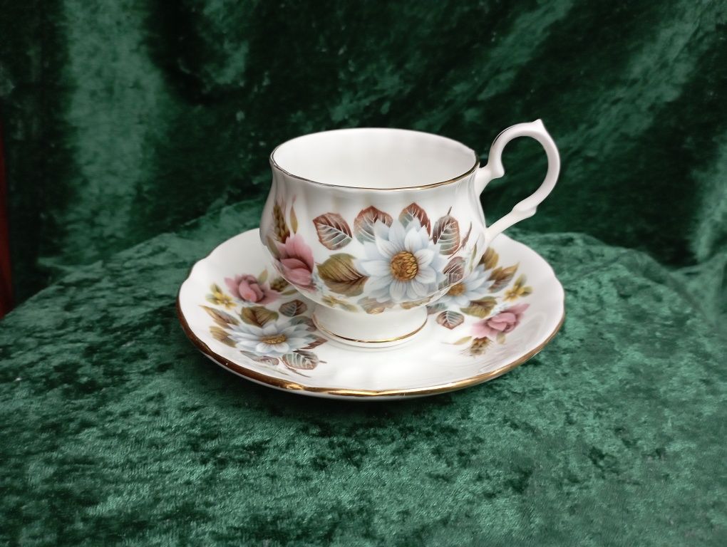 Filiżanka porcelana sygnowana Royal Windsor