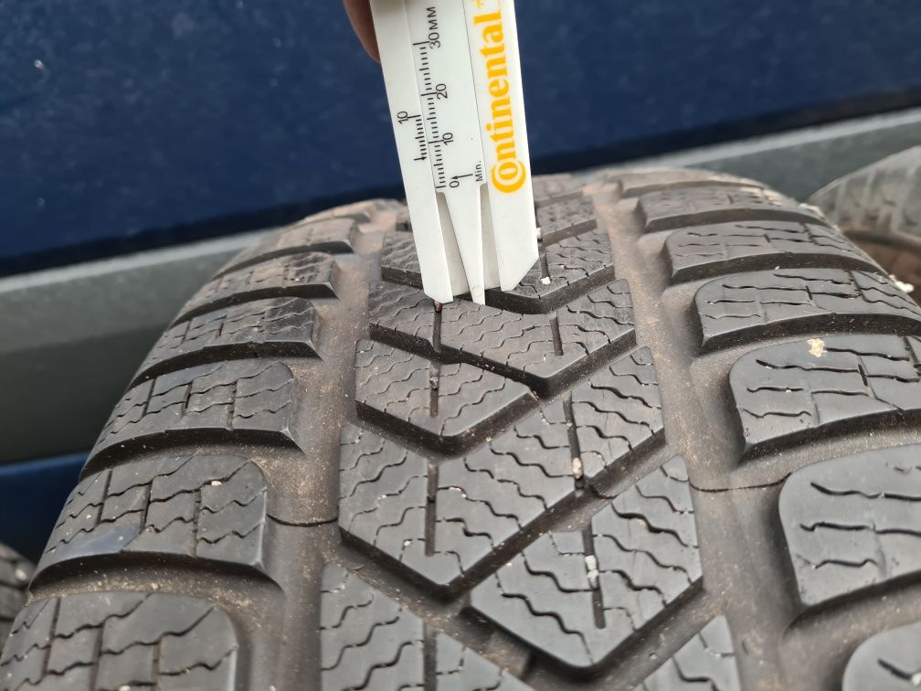 Pirelli Winter sottozero 3 235/55/17 103V rok 2018 7mm. Opona pojedync