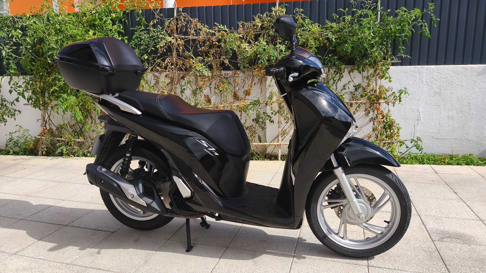 Scooter Honda SH 125i ABS TopBox SmartKey Full LED 3450km - como nova