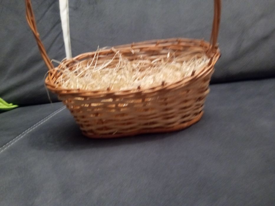 Wiklinowy koszyk prezentowy/ozdobny/wielkanocny