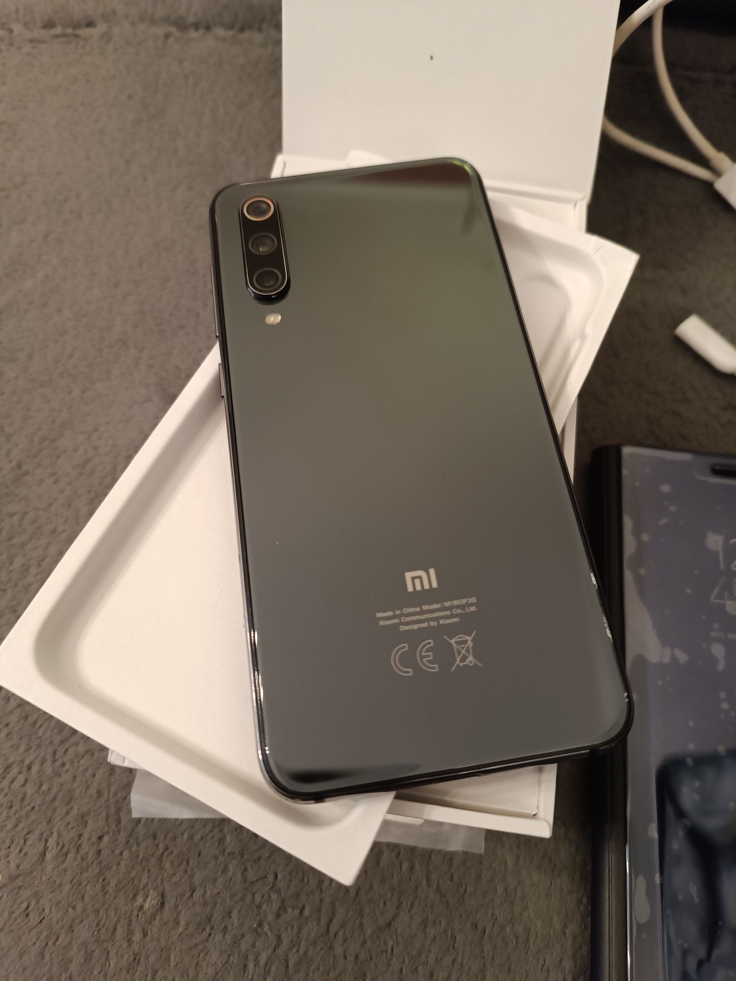 Xiaomi Mi 9 SE idealny