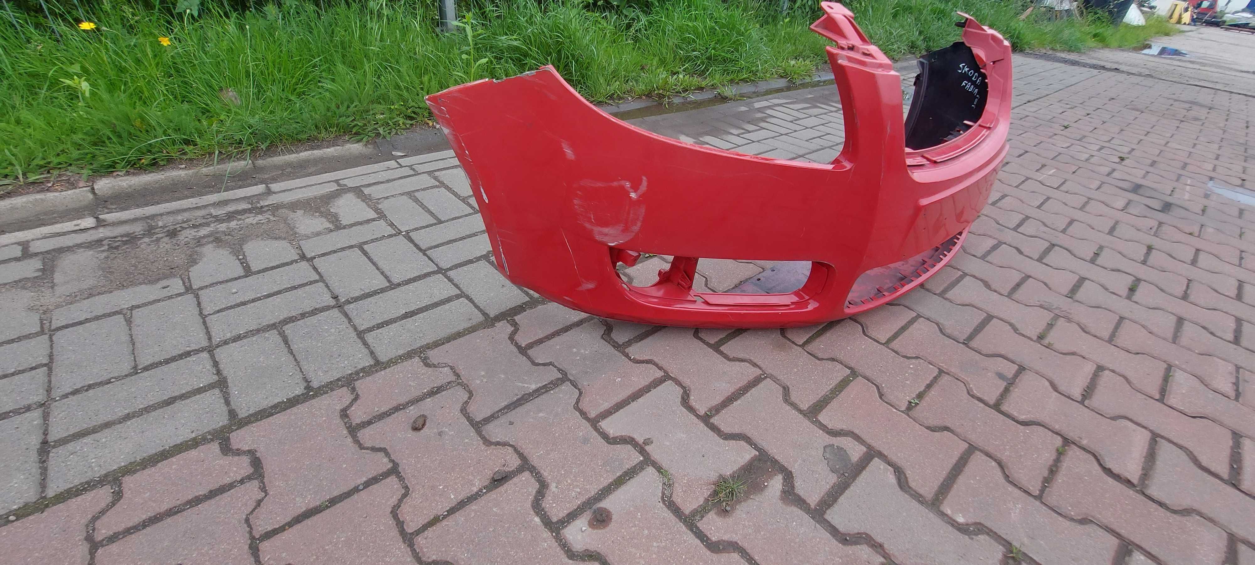 Skoda Fabia II czerwony zderzak przedni uszkodzony