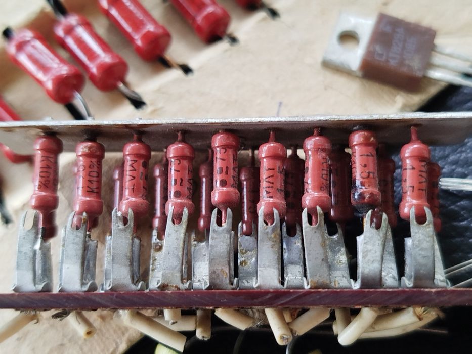 Резистори -конденсатори радянскіх часів