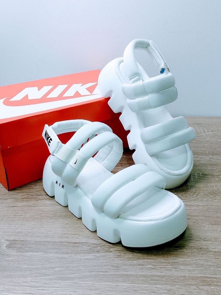 Спндалии Nike женские Босоножки сандали Найк белые стильные летние