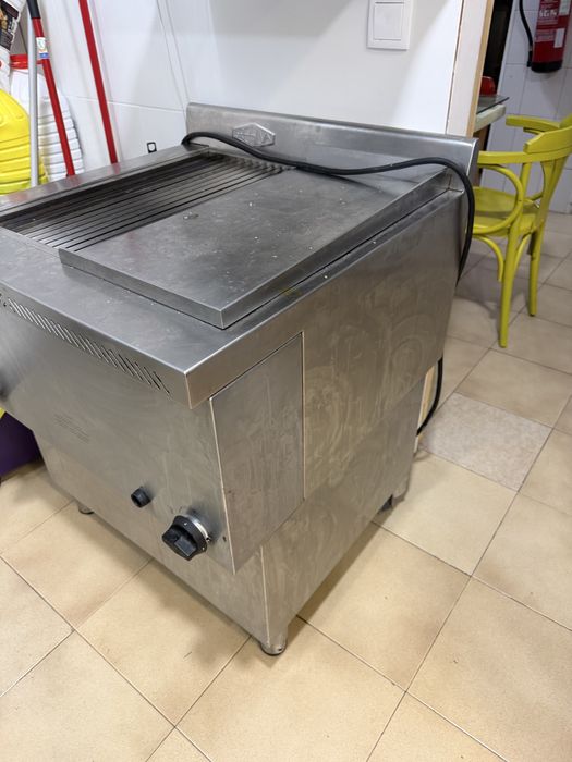 Grelhador a Gás, 1 Grelha + Placa Lisa – GRESILVA