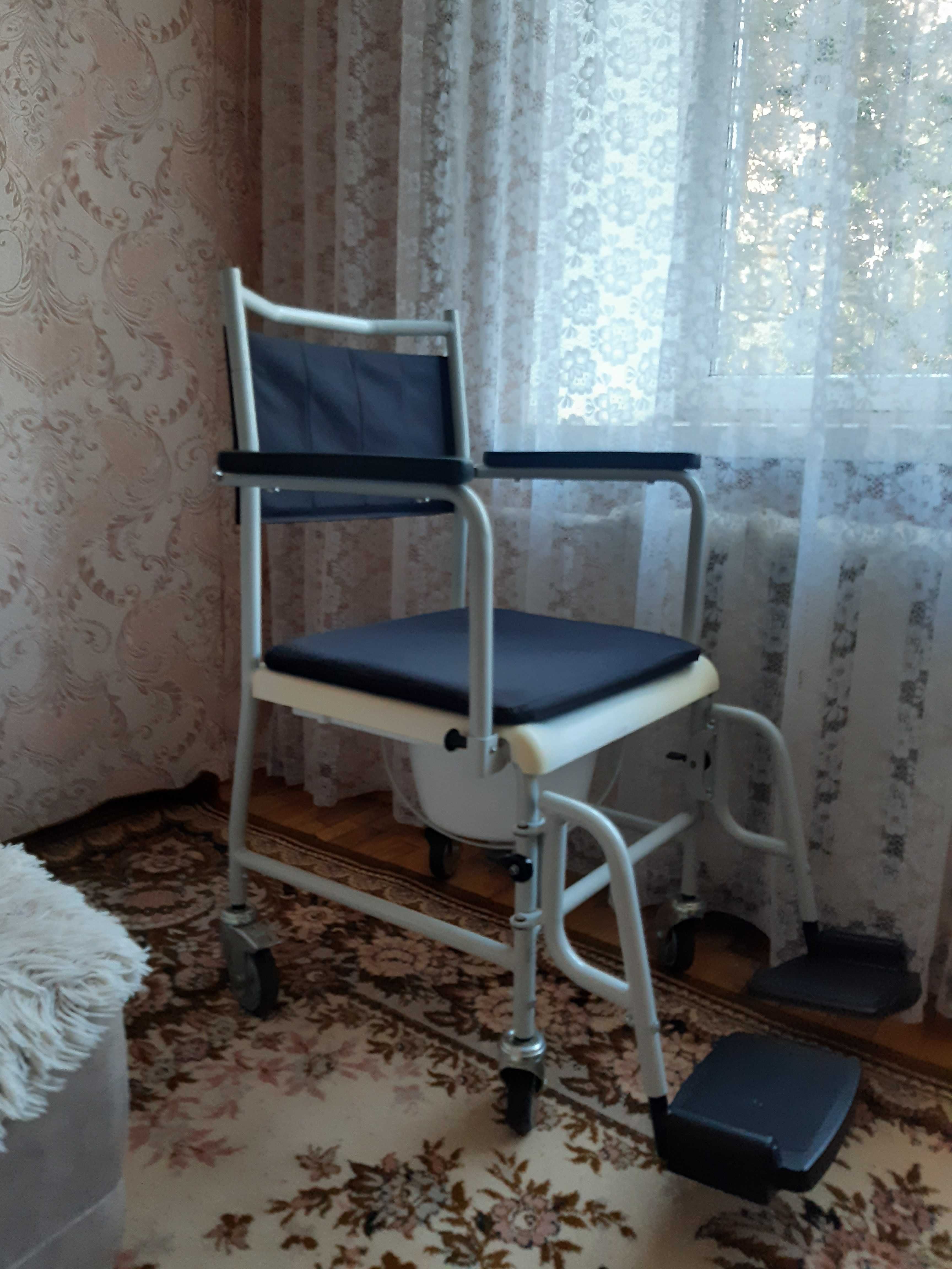 Крісло-каталка з санітарним оснащенням інвалідний візок