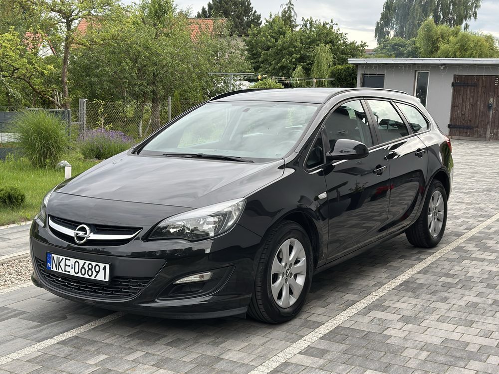 Opel Astra Sporsts Tourer 1.4 T Benzyna