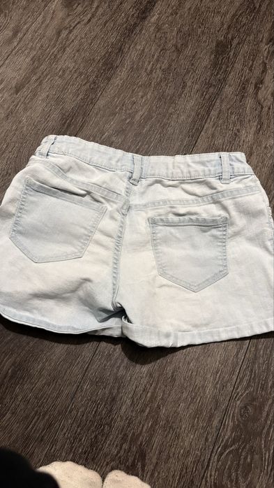 Короткі джинсові шорти