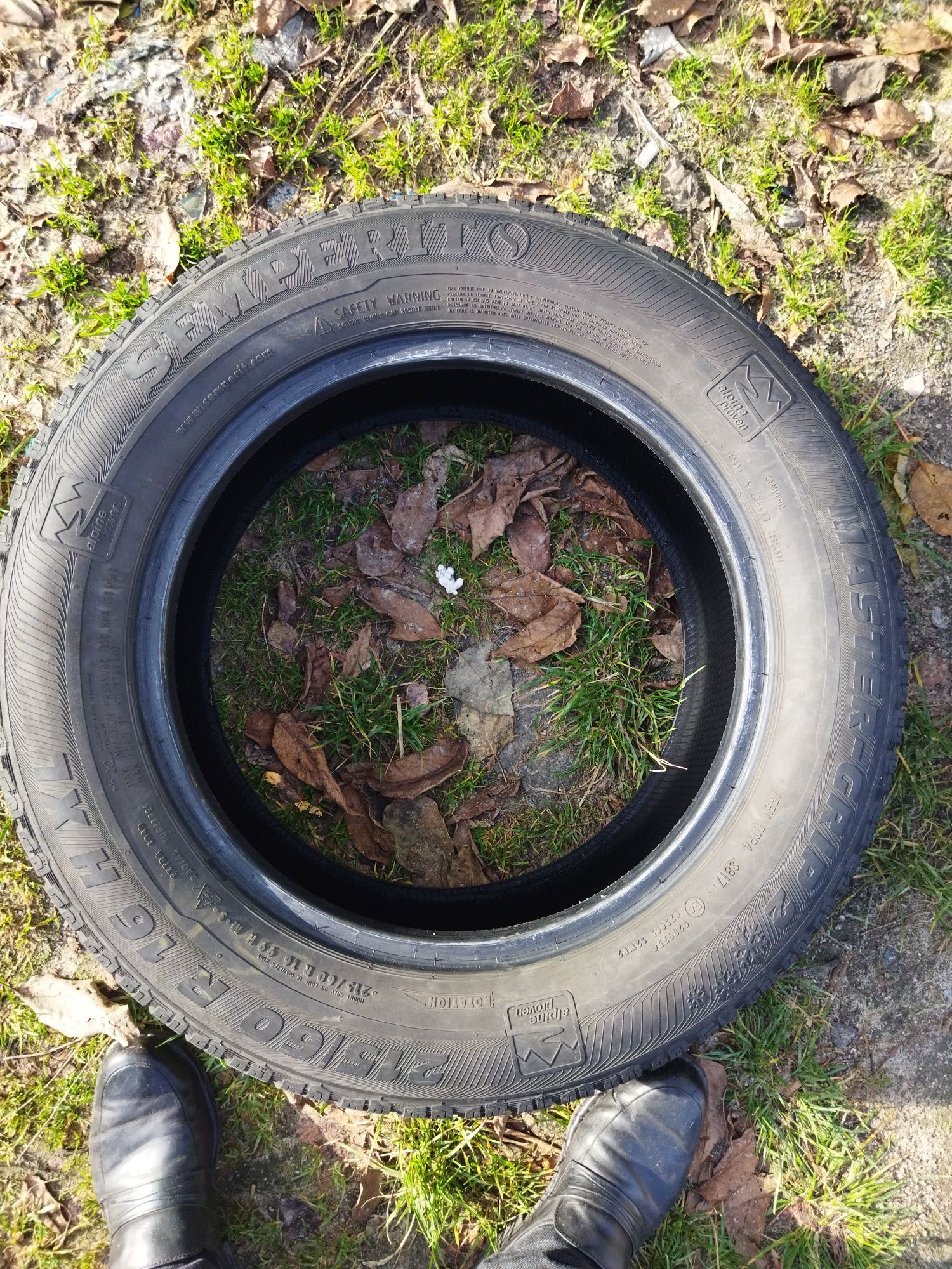 Продам гарну зимню гуму Pirelli 215/60 r16 2018р.в.
