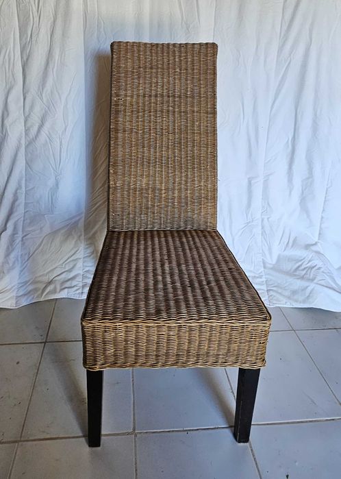 2 cadeiras em palhinha