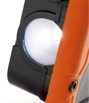 Lampa latarka ogrodowa 2 w 1 marki Black&Decker