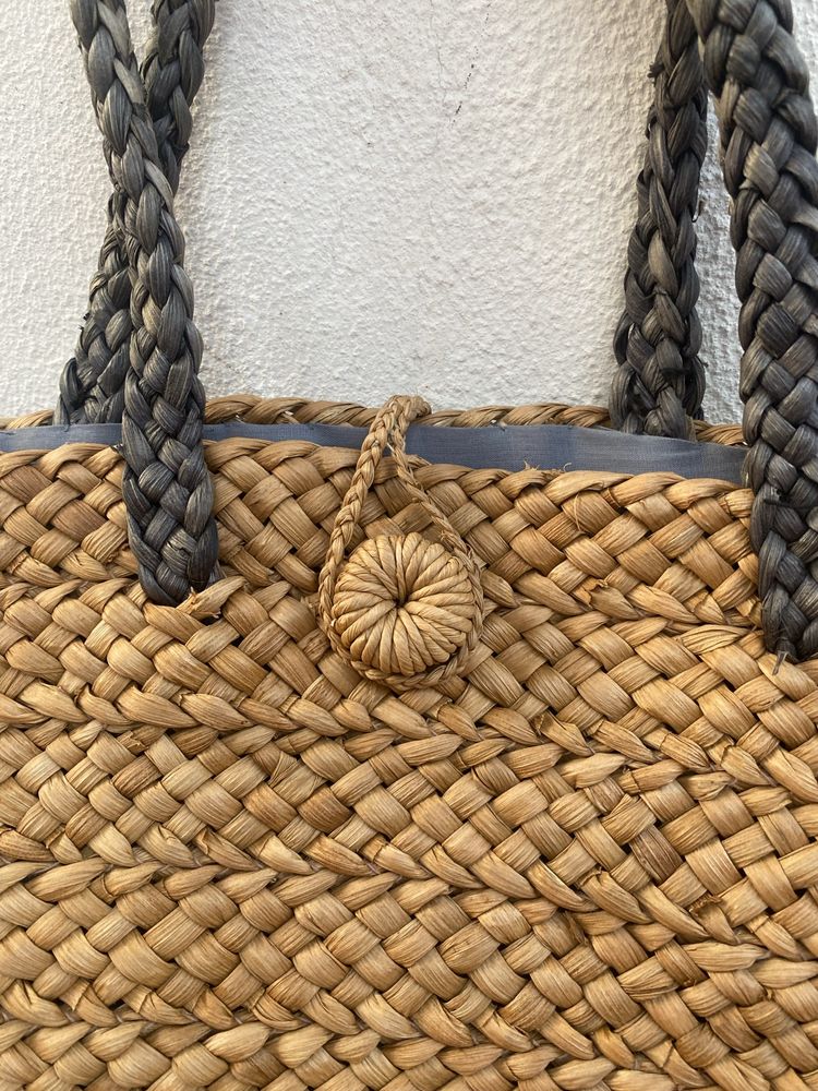 Cesto forrado com alças azuis escuro com bolsinho