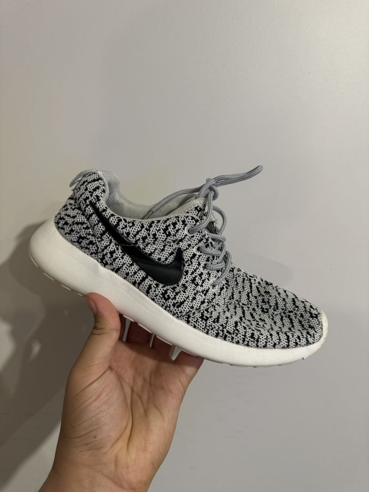 Buty Nike Roshe Run Oreo 39 Eu
