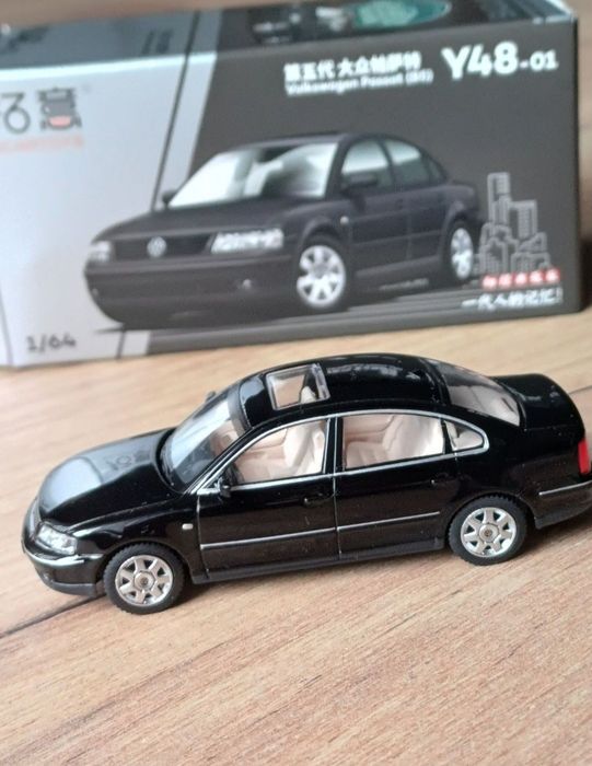 Model autko VW Passat B5 metalowy w skali 1:64 Xcartoys Volkswagen