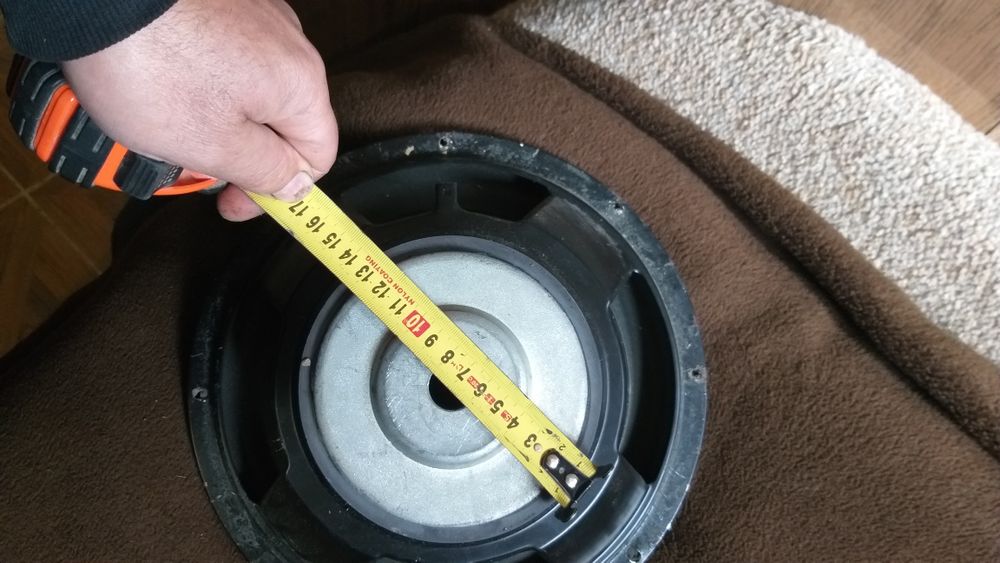 Басовий динамік містері