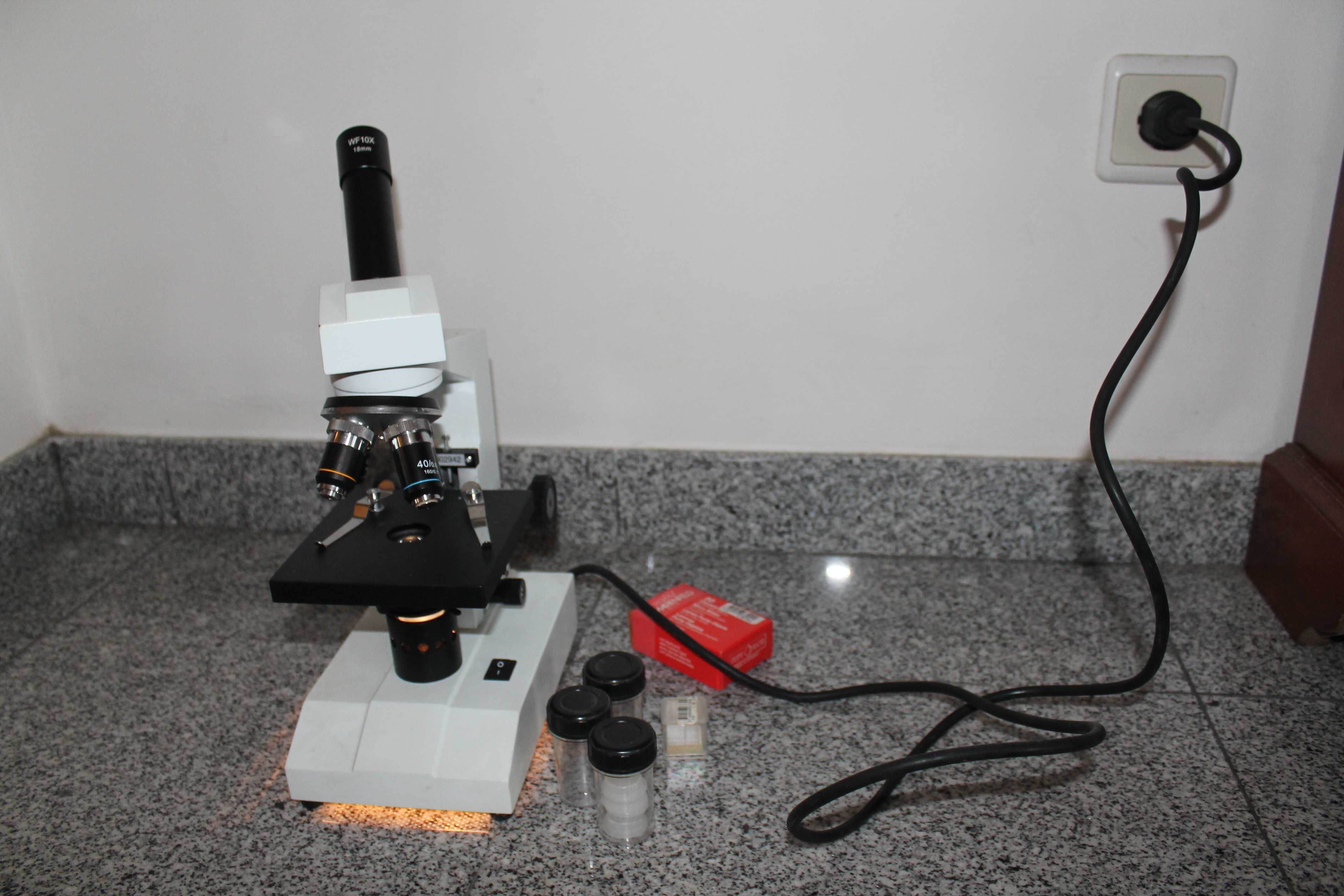 Microscópio Vintage