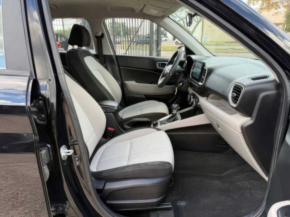 Hyundai Venue      2020