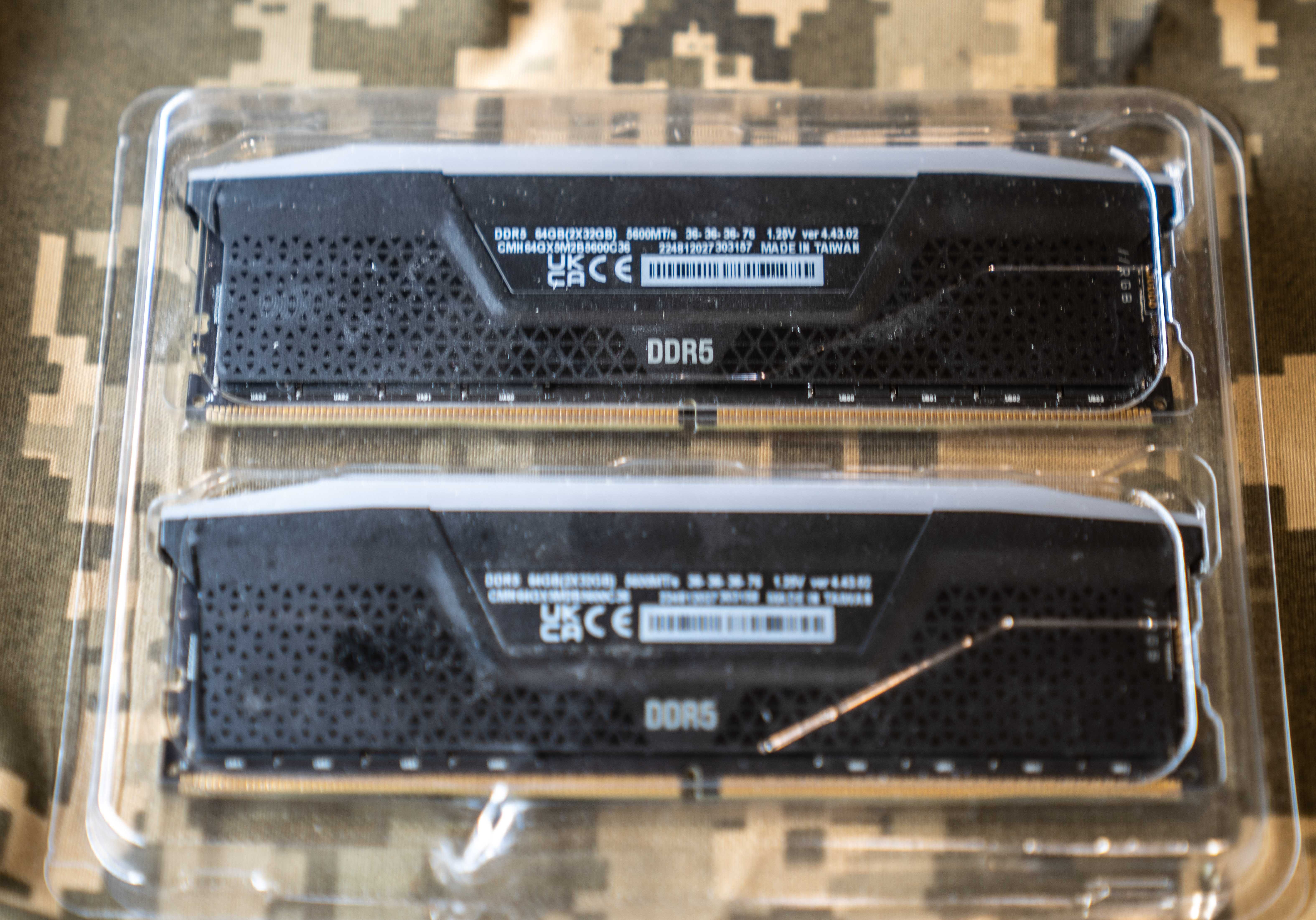 Оперативна пам'ять 64GB (2x32GB ) RAM 5600MHz VENGEANCE RGB DDR5